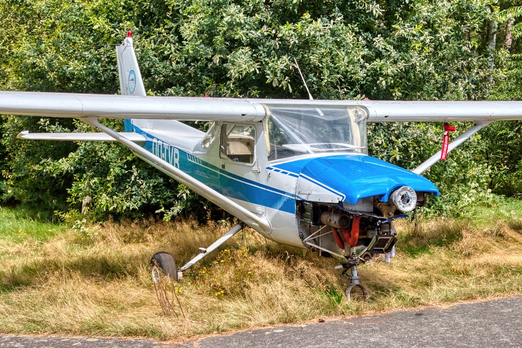 HDR urbex trein train chemin de fer Junkyard urban graffiti oldtimer junk decay vervallen abandoned abondonne vandalisme
